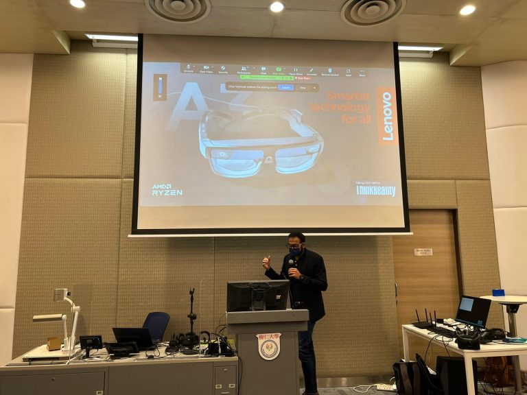 ThinkReality – Commercial AR/VR Solutions, demostrated by Mr. Martand Srivastava (AR/VR Business Development, Global Account Business, Asia Pacific, Lenovo (Hong Kong) Limited
